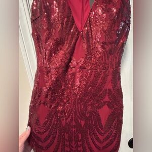 Elegant Burgundy Sequin gown NWT size Large full zip back